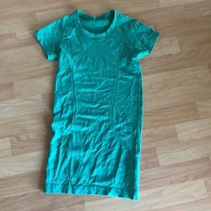 Lulu work out shirt!